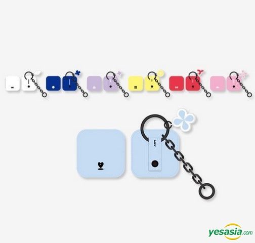 YESASIA: NMIXX 1st Official Merch Mini Pouch (HAEWON) 写真集