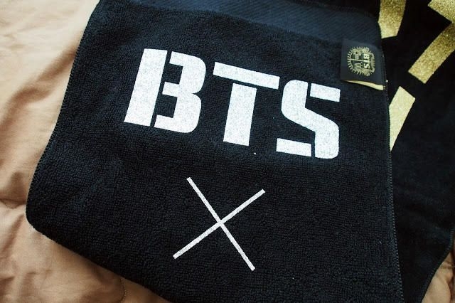 YESASIA: BTS Official Goods - Slogan Towel PHOTO/POSTER,GROUPS,GIFTS ...