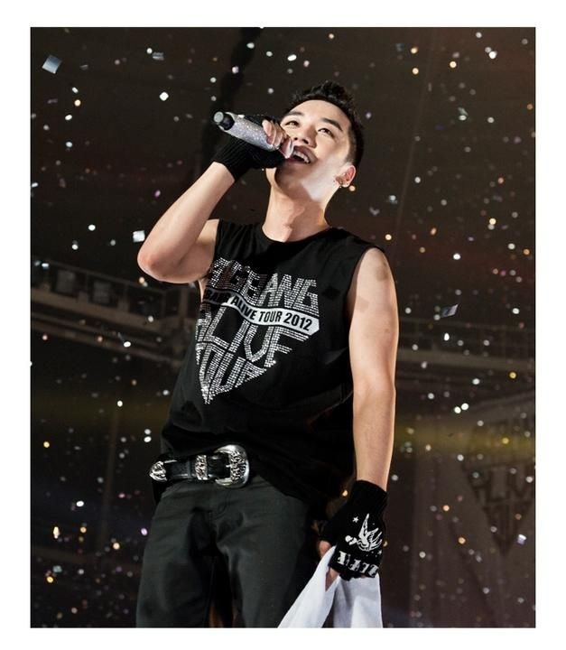 YESASIA: Big Bang - Alive Tour 2012 T-shirt (Black / Medium